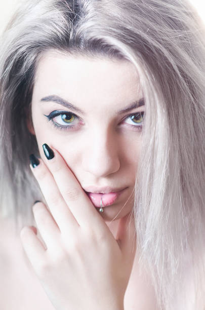 vertical labret piercing